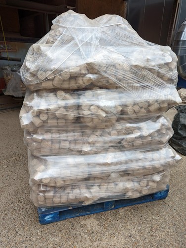 500kgs wood briquettes - briquettes,, fire